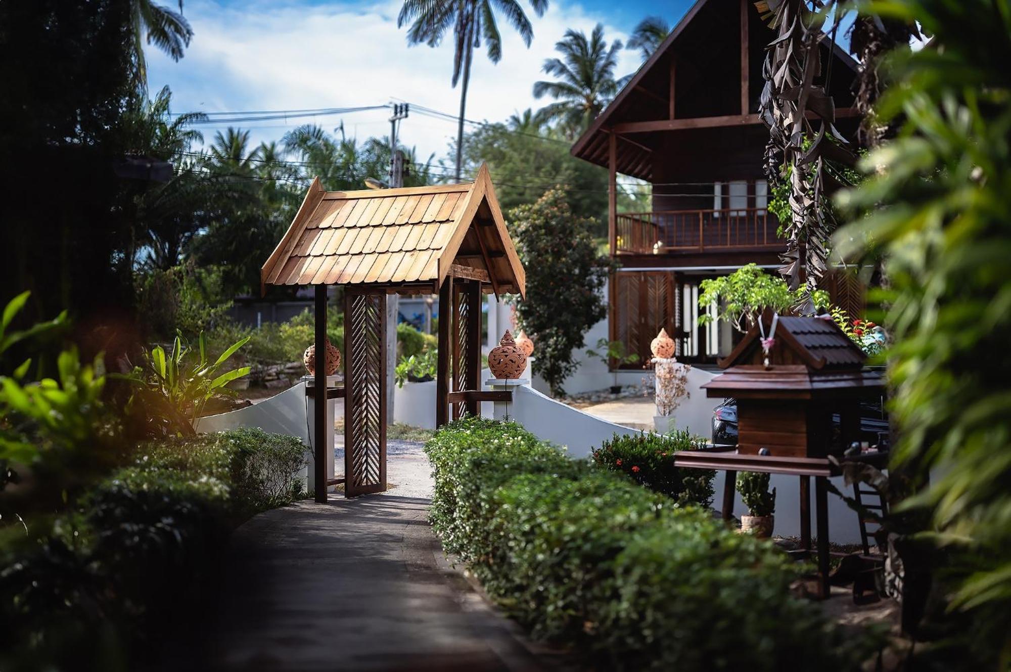 Leeloo Paradise Khanom Exterior photo